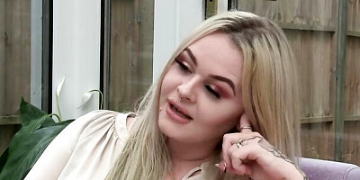 SEXY MOMMA - Lana Rose Licks Step mom Pia's Twat!