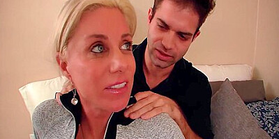 Horny Milf Wife Seduces Y. Man - Payton Hall 15 Min