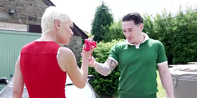 Tattooed man with a fetish for grannies finds a hot b londe