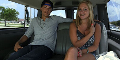 Bang Bus - long legs action