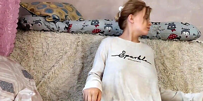 Solo babe shows off her breasts and ass as she teases