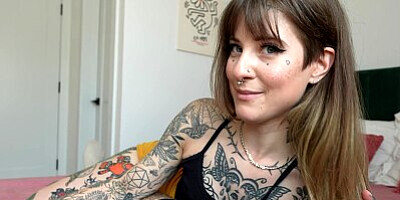My girlfriend's hot tatted sister shares my bed - Awlivv