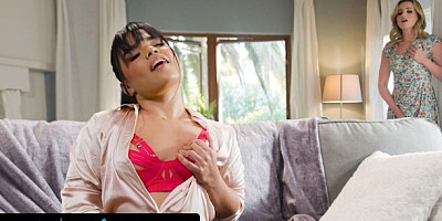 Sexy Charlie Forde and Summer Col's girlsway action