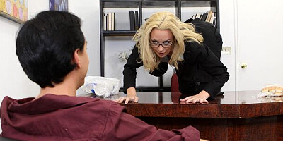 Side fuck action with easy-on-the-eyes Camryn Cross from My Milf Boss