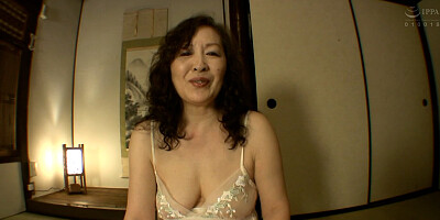 H067G05 - A first-shot mature woman who is pierced by the innermost part of the Mr./Ms. and is painfully disturbed by an elderly mature woman