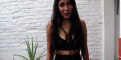 Viktor Rincon, Garganta Profunda And Chia Towers In Inocente Empleada Termina Siendo Seducida Por Su Patron Y Terminan Fol Ndo En El Patio De La Casa 8 Min