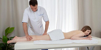 Exquisite Alice Xo - medium size tits action - Tricky Masseur