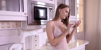 Kitchen cutie is going to tease and then orgasm too