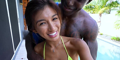 Clara Trinity touches a black cock to cheat and it is great