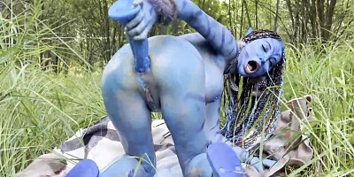 Monika Fox In Avatar Big Prolapse, Hard Dildo Anal And Pussy Fuck, Squirt In Nature (free) 11 Min