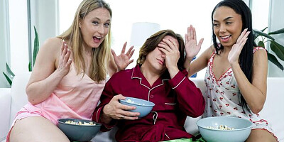 Extravagant Ophelia Kaan and Bianca Bangs's double blowjob porn