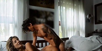 Lola baise avec James dans la chambre