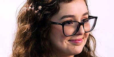 Nerdy giorl gets naked and masturbates at the porn interview