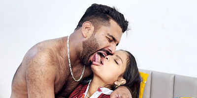 Indian desi lovers start full hard Hindi sex video inside the bus