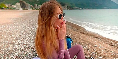 Russian Girl Happily Exposed Her Ass For Anal
