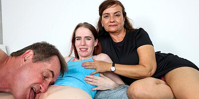 Beauty Isabella Both and Yvette Moore's blowjob action