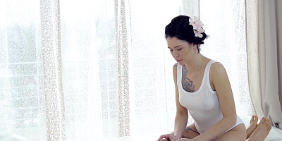 Sexy masseuse Erika Bellucci rides cock