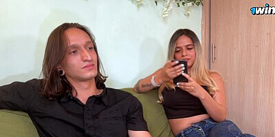 Le ense o a mi hermanastra como debe conquistar a un hombre, y a como follar