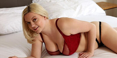 Playful Sandra Sweet's big tits dirt