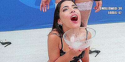 Nuria Millan In 2 Bukkake