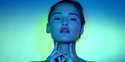 Tease with plenty of impressive closeups from a stunner