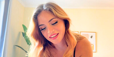 Unfaithful Girlfriend Wants to Fuck While Boyfriends On the Phone!
