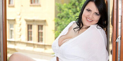 Masturbation trailer with energetic Barbara Angel from Milf