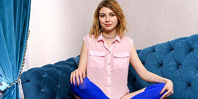 Dainty Kami Yammy at posing smut