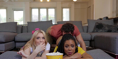 Babes Anastasia Knight and Kira Noir let themselves be fucked