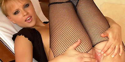 Give Me Pink - blonde trailer