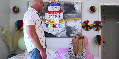 Dorky blondie with sensitive feet wants older dick