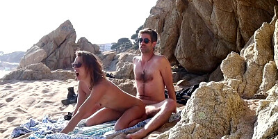 Surpris par une promeneuse alors qu on baisait