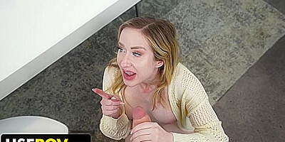 Stepson Fucks His Beautiful Stepmother During A Digital Interview For A Cooking Show