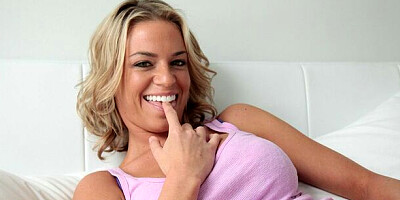 Elegant Britney Belle's milf porn