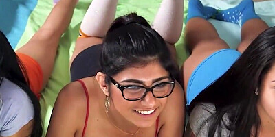 Nothing can distract Mia Khalifa from her favorite game