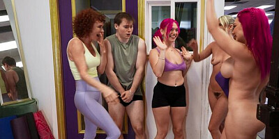 Awesome Lily Lou and Summer Vixen's blowjob sex