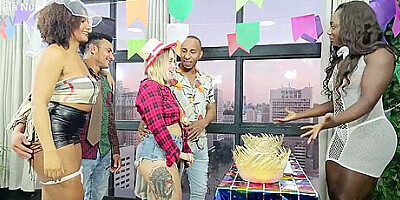 Sophie Stephanie Vem Colocar Lenha Nessa Duas Gostosas (