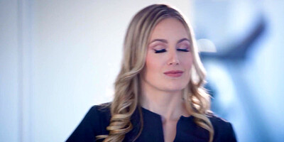 NURU MASSAGE - Sexy Masseuse Scarlett Sage Manipulated A Rival By Fucking Him During NURU Massage