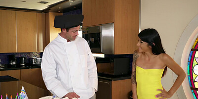 Petite hot Sadie Pop seduced the chef
