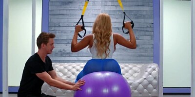 Big-assed Ebony bombshell seduced by naughty white trainer