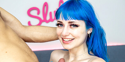 Juggy slut Jewelz Blu sits her shaved pussy down on hard dick