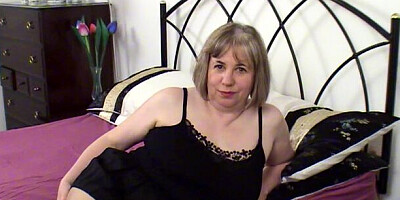 Sexy Auntie's posing xxx