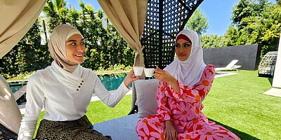 Graceful Sophia and Aubry's hijab action