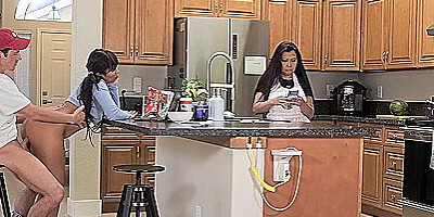 Jada Kai, Jackie Knight And Krystal Davis In Fucking In Front Of Her Stepmom