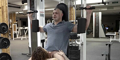 Big breasts brunette is ready to put in the work at the gym