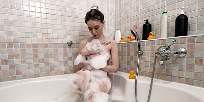Petite tattooed Karolina Geiman fucks herself solo in the bath