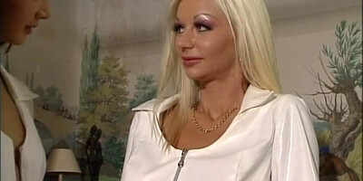 Blondes and brunettes in a hardcore vintage superfuck