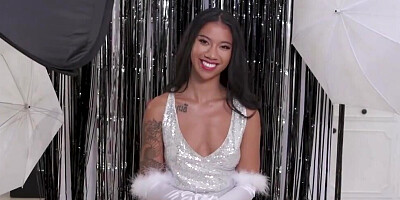 Ameena Green presents her perfect body and gets fucked