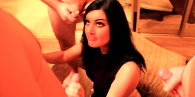 son épouse livrée en bukkake a domicile