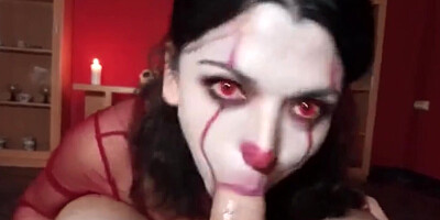 une belle sorciere me pompe a halloween